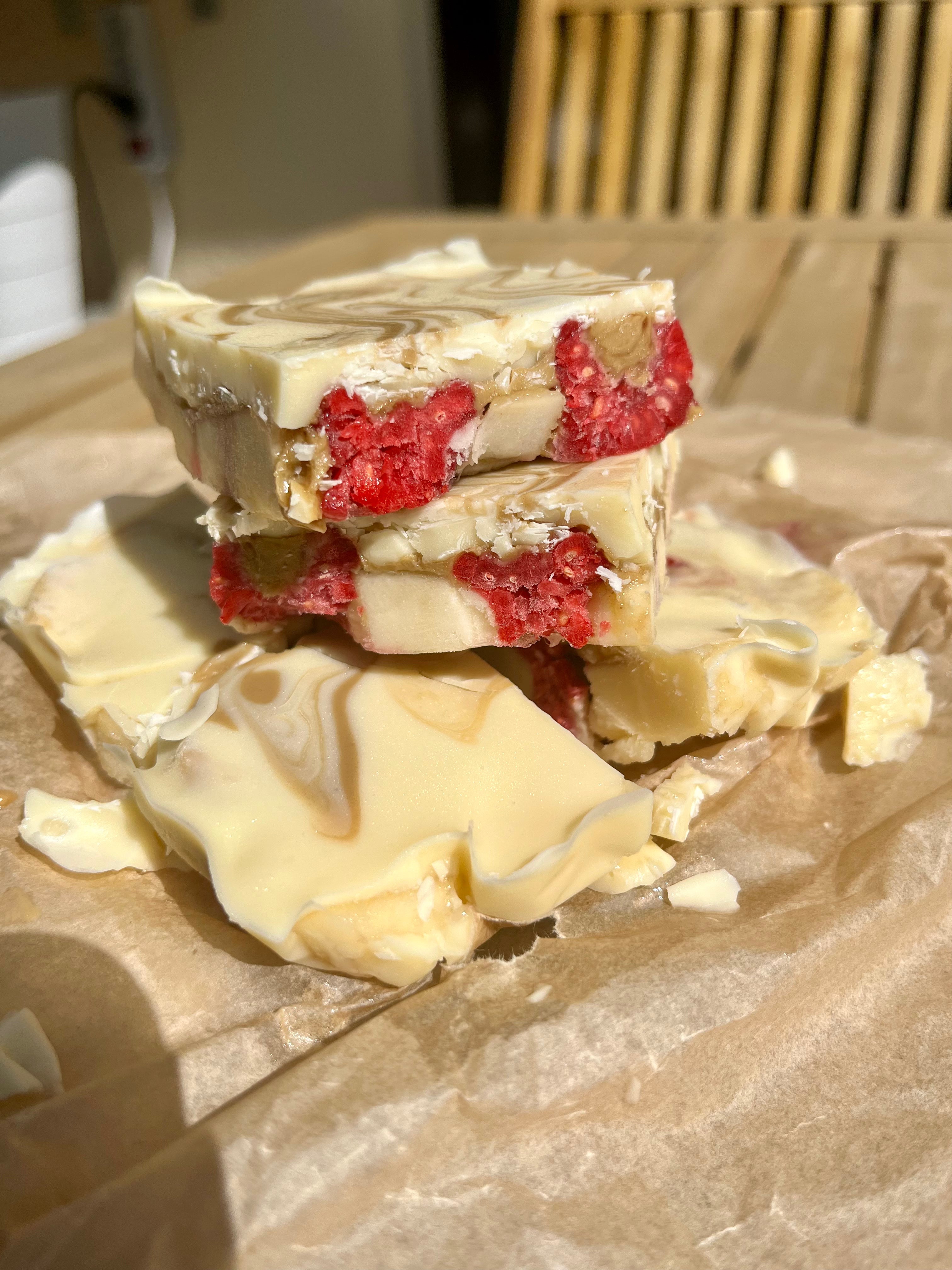 Frozen Banana-Himbeer-Bites - cremig, fruchtig und süß